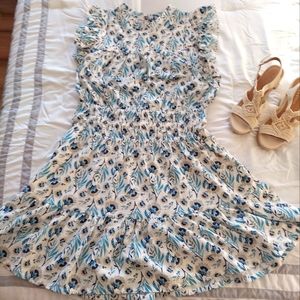 White Floral Dress 🥳 Host Pick 🎉